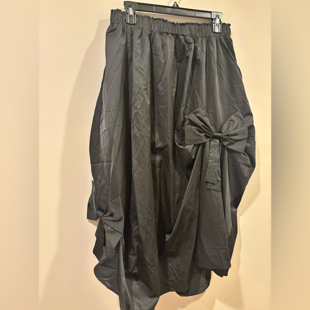 Gracia Black Asymmetrical Bubble Midi Skirt - Picture 5 of 12